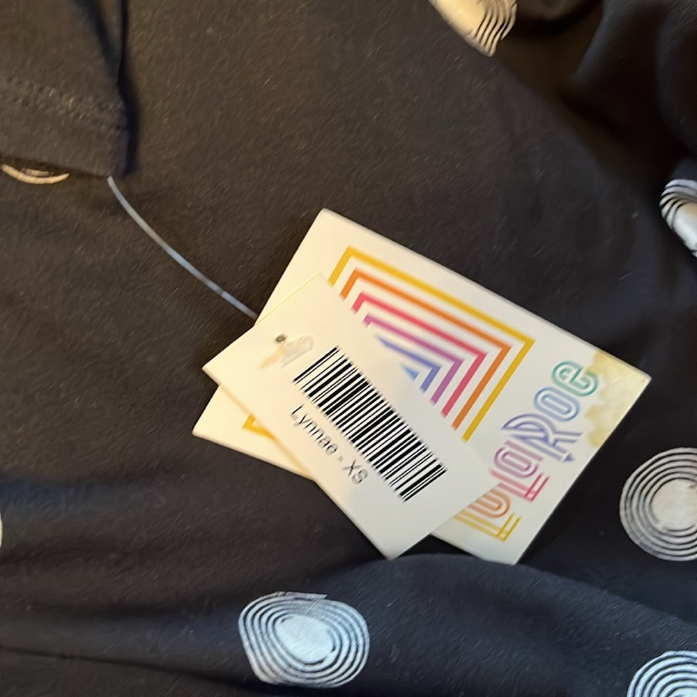 LuLaRoe “Lynnae” shirt. XS. NWT - Picture 2 of 2